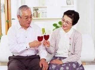 物质|喝红酒能美容减肥、降压?你或被忽悠好多年了!它没传说的那么神