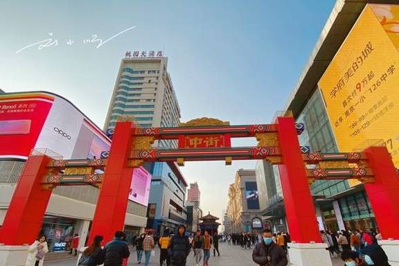 沈阳市最热闹的商业步行街，已有近400年历史，堪比上海的南京路