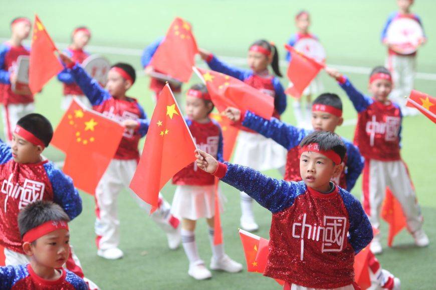 步伐|福州市融侨小学：超萌超酷！体艺节开幕式燃爆