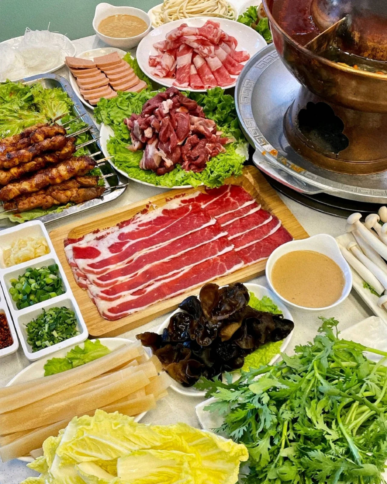 冬天涮火锅该吃啥牢记24种荤素佐菜火锅每次涮到爽建议收藏