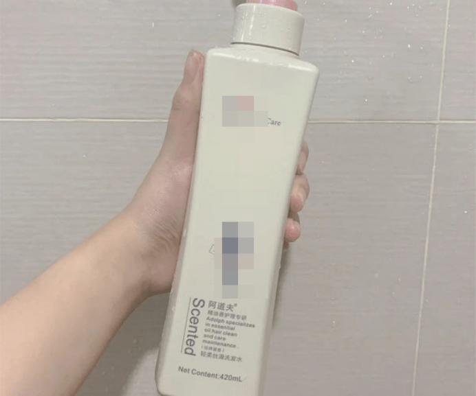 Akin孕期洗发水警告！火爆全网的洗发水竟含伤胎致畸成分，你还敢用？