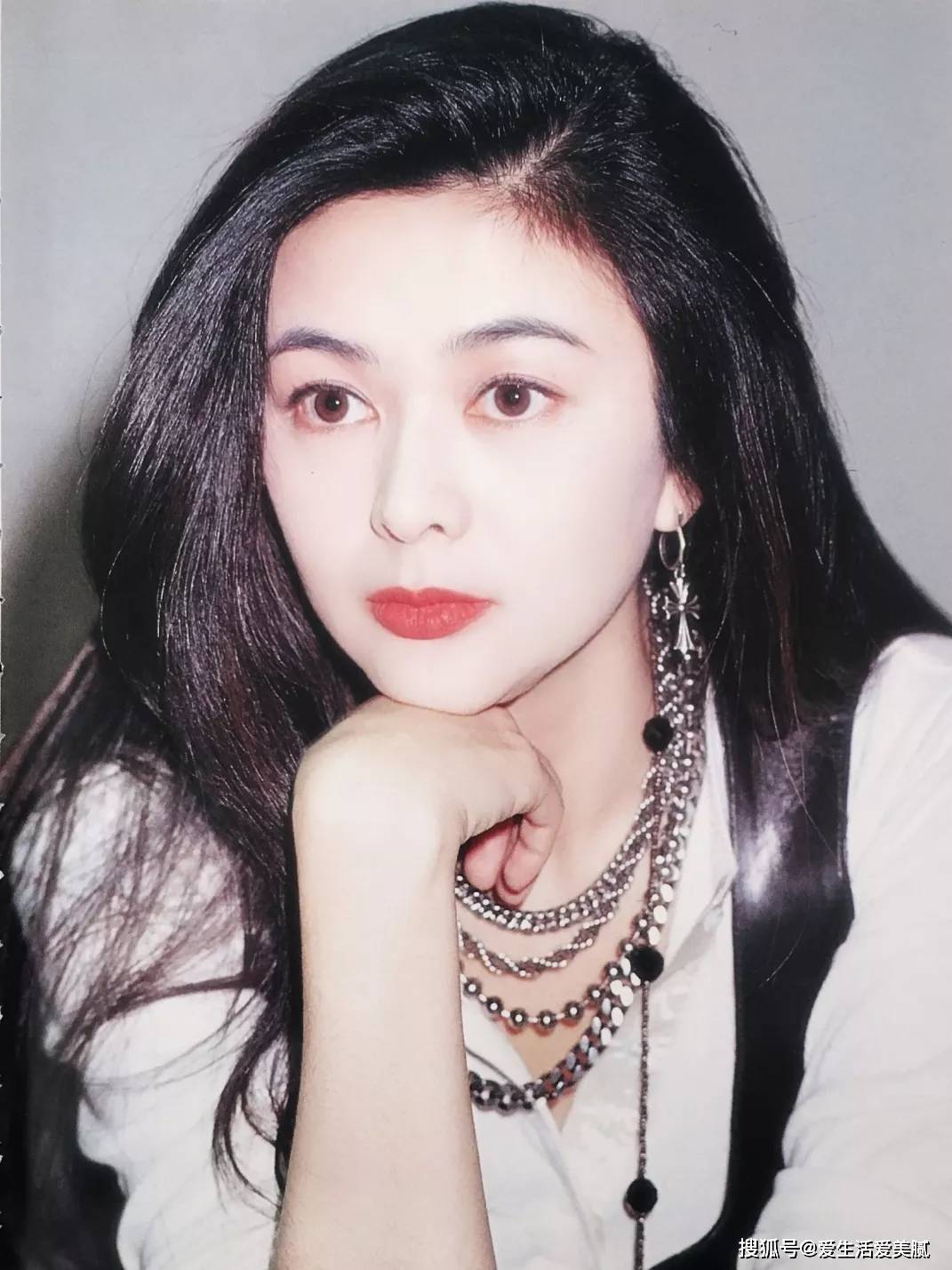 Vuitton嘉宜老师小课堂：一出道就“碰瓷”张柏芝的95年小花凭什么成为新一代内娱颜霸