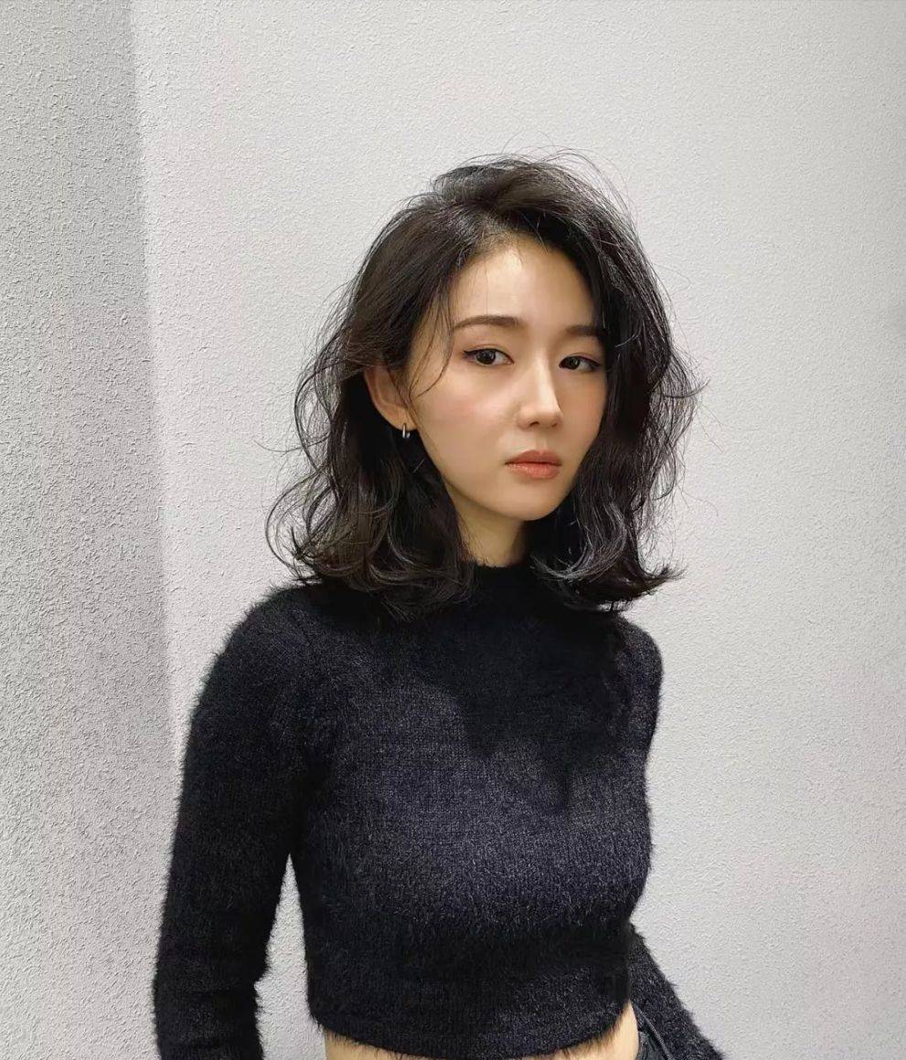 卷发做这4种发型，就像整容换脸，爱美女士都喜欢
