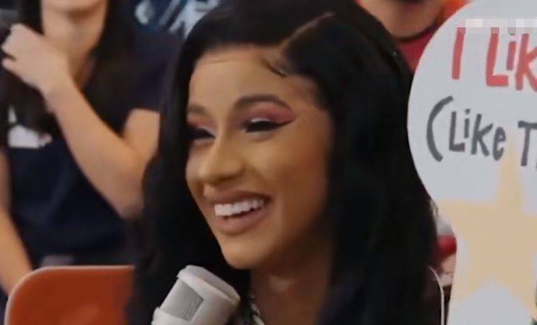 因为|世人觉得她好“婊”，但我好爱