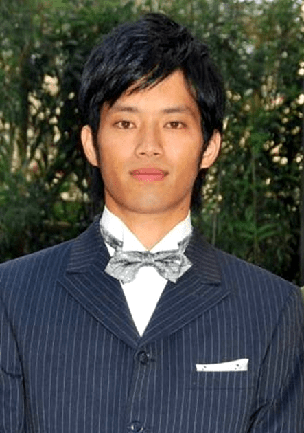 大儿子三浦裕太郎,靠着自己的力量走进了歌坛,成为peaky salt的主唱手