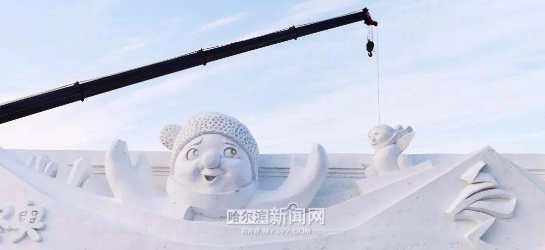 江畔|超宽大滑梯搭建中，雪房子有门窗了……沿江冰雪景观上新，超期待！