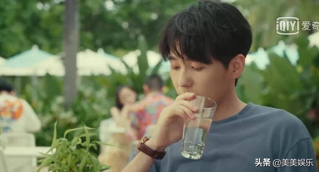 假日|《假日暖洋洋》空降开播，姚晨白宇上演姐弟恋，剧情高能笑点满满