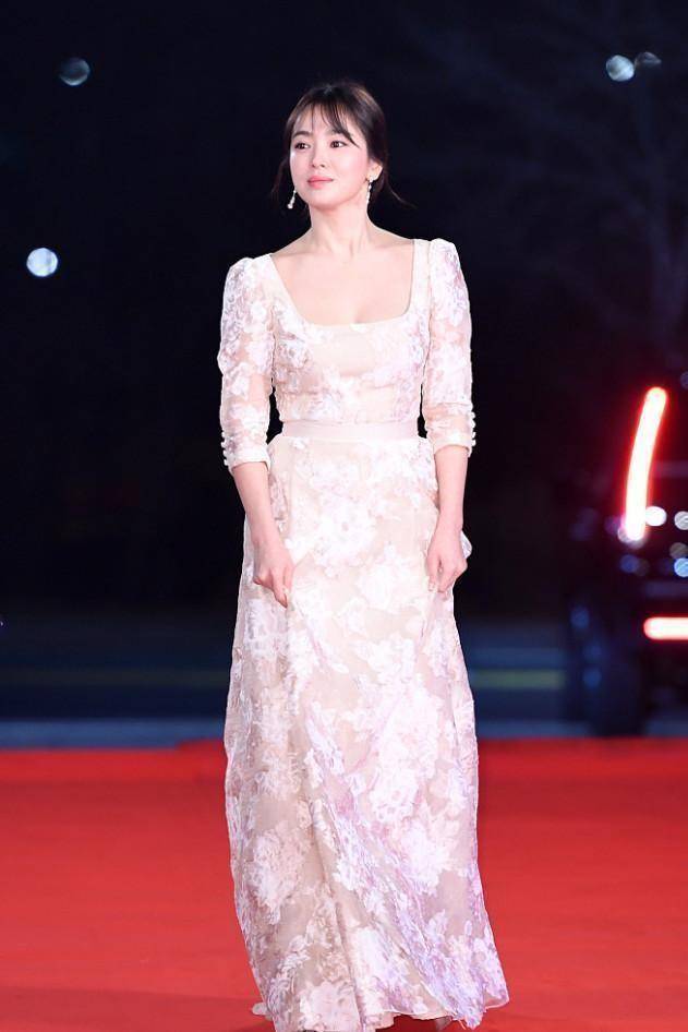 身材 小个子女生必懂搭配技巧，学会宋慧乔这样搭配，身材比例简直逆天