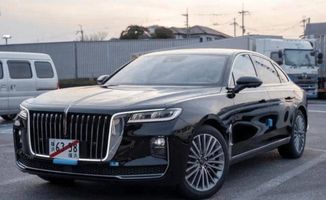 日本街头偶遇红旗h9白牌很洋气气场不输皇冠居然还是左舵