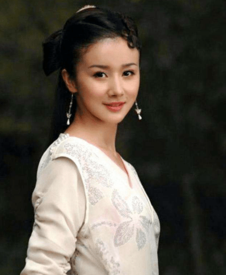 后遗症那些乱整鼻子的女星还好吗？后遗症一大堆，杨幂金晨都开始崩了
