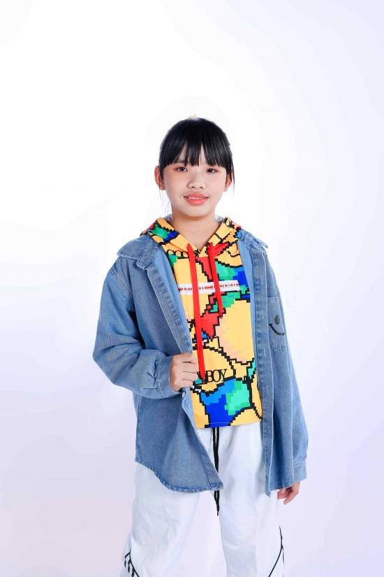 新声代原创歌手黄紫君新歌《幕后》上线,稚嫩嗓音唱出坚定梦想_歌曲