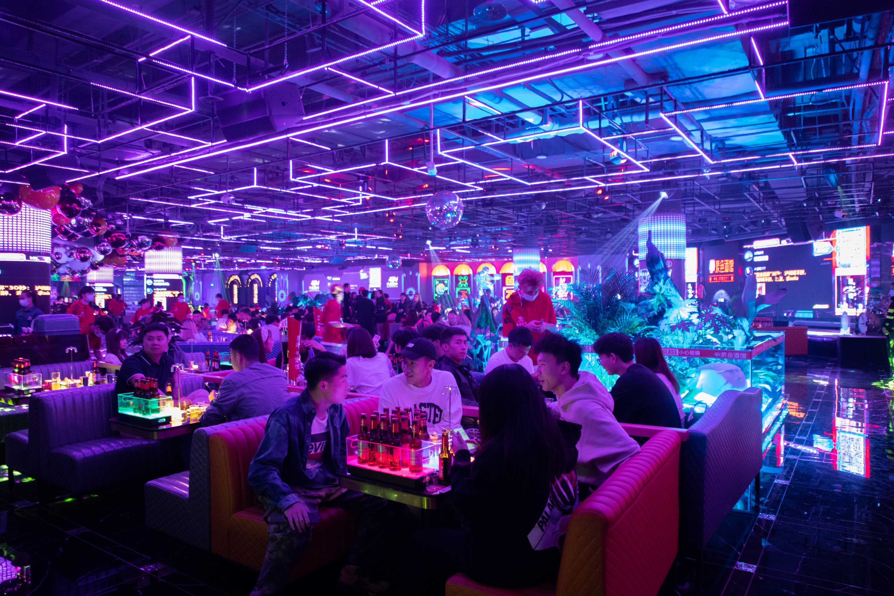 成都最大的小酒馆试营业辰色斗酒开启不一样的夜生活