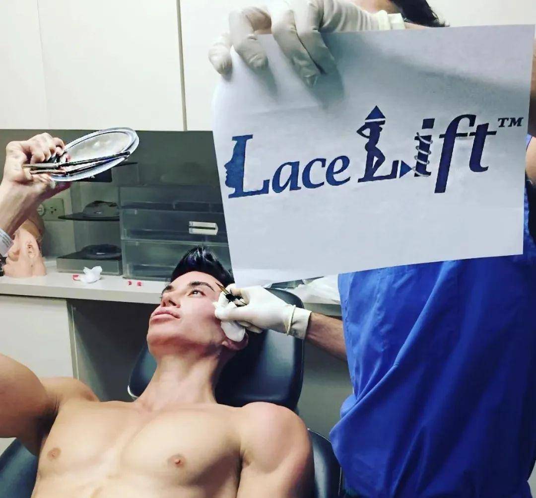 什么10年整容190次,变身猛男芭比,辣眼全网:什么?连全身肌肉都是假的?