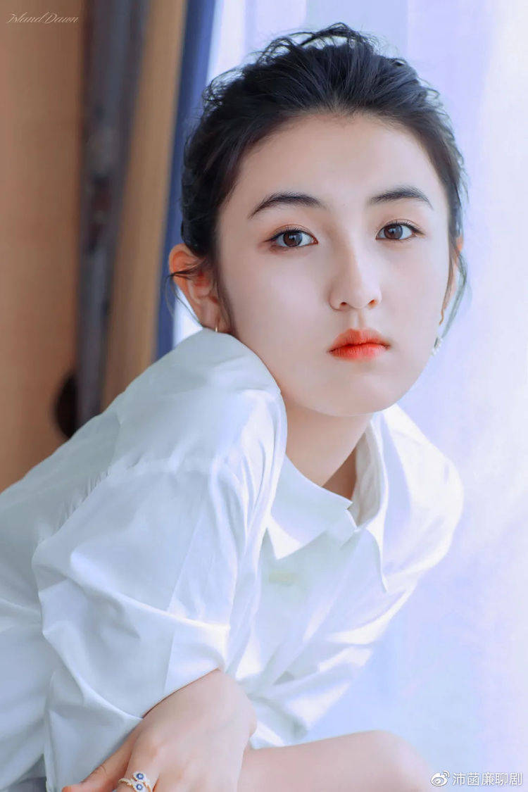 眼睛眼睛不大但很美的女明星，我只服这3位！笑起来太迷人了