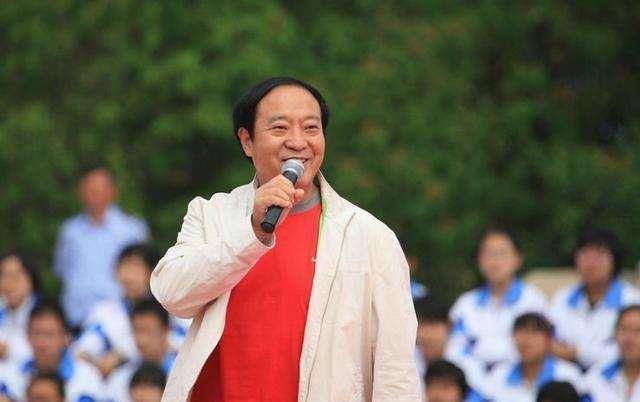 牛群:当红时去当官,年过半百与妻子离婚,裸捐,72岁晚景凄凉_蒙城_冯巩