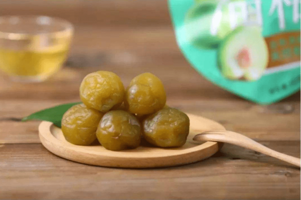 成本|一年卖20亿颗的“溜溜梅”，撑得起休闲零食的大生意吗？