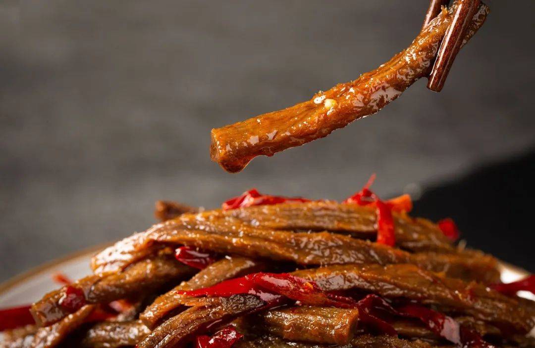 辣椒粉|几千万人对着它口水直流，新晋“街头地霸”脆皮五花肉我吃上了