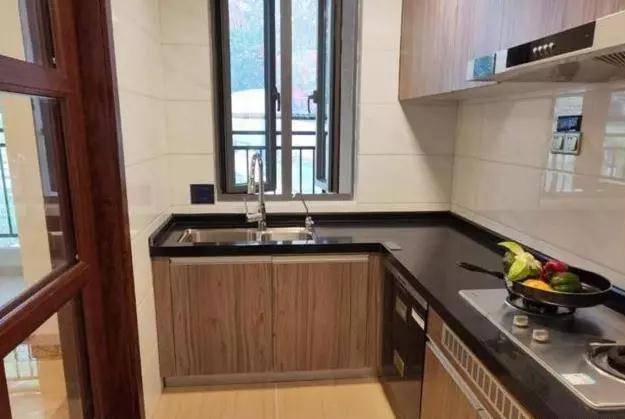 厨房贴什么颜色瓷砖好看又耐脏 d2f3d9c6825642649bc9c7e25c982eb4.jpeg
