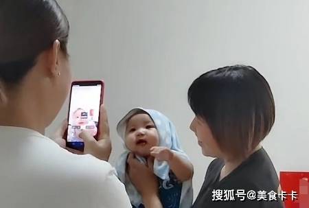 怎么给娃娃拍视频 743f15e882c24dc69b48d8e17f950b17.jpeg