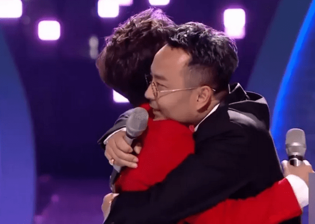 零点|那些藏在跨年夜中的感人时刻！何炅穿过人群拥抱吴昕，整破防了