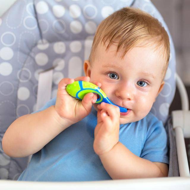 蔬菜|宝宝辅食添加干货分享：当宝宝释放出7种信号，代表要添加辅食了