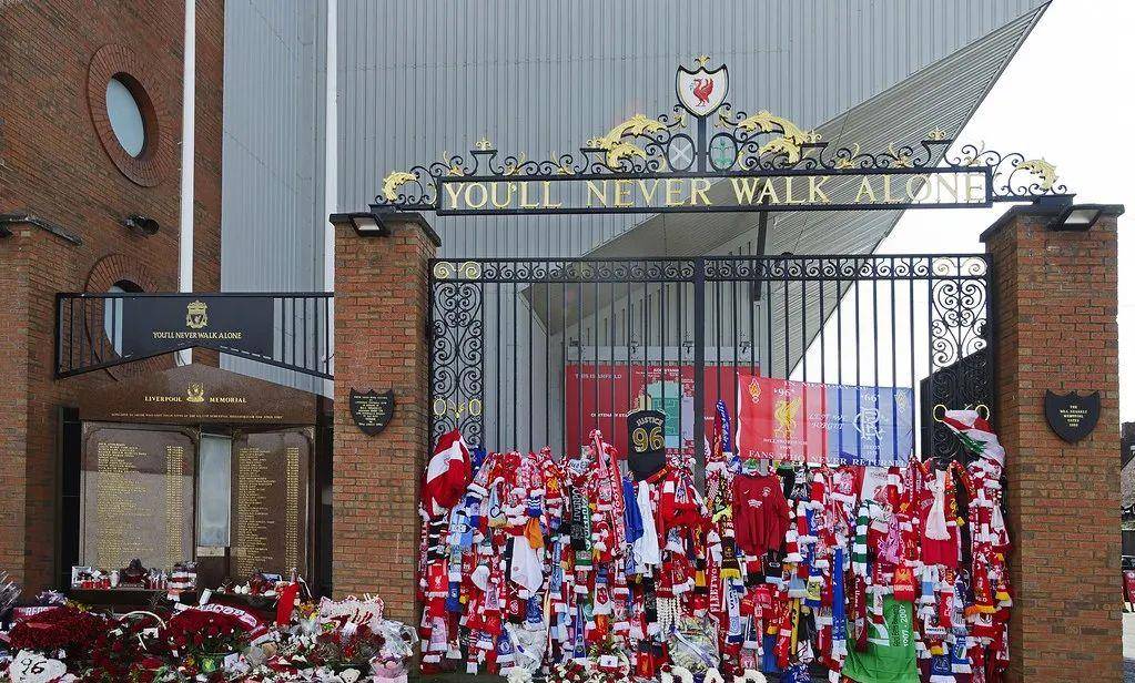 围巾|唐艺昕和张若昀的悲喜并不相通？马上新年，赶快与emo拜拜