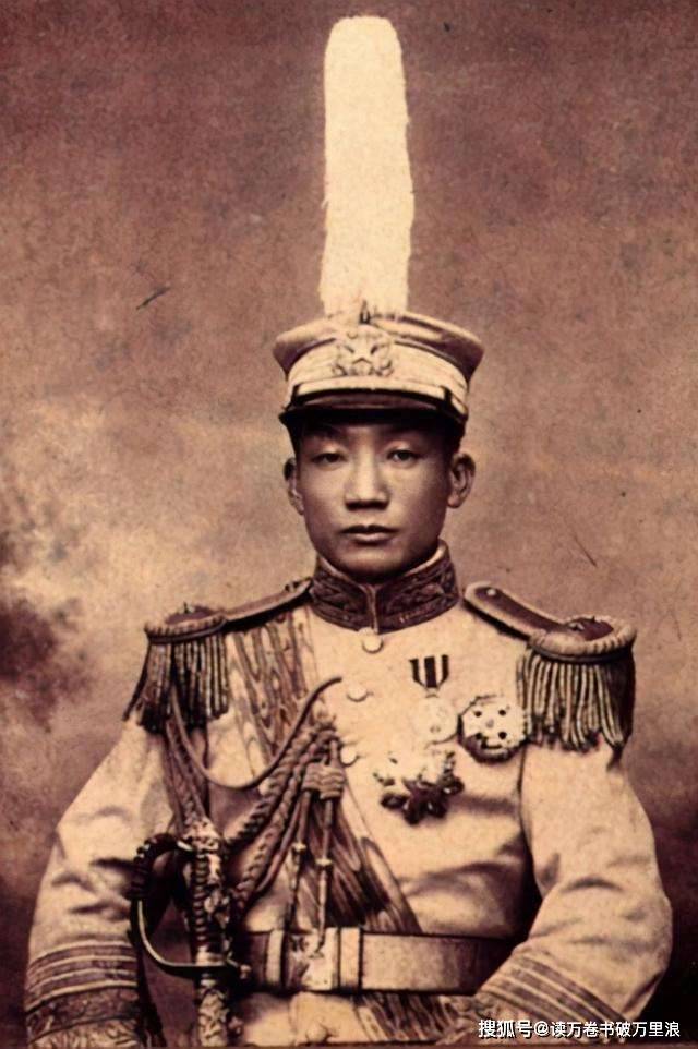 编辑搜图▲熊克武戎装照1911年辛亥革命后,同盟会在四川举行起义并