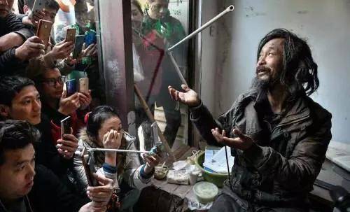 功利|流浪大师的“清醒”，打了多少“迷糊”网红的脸？