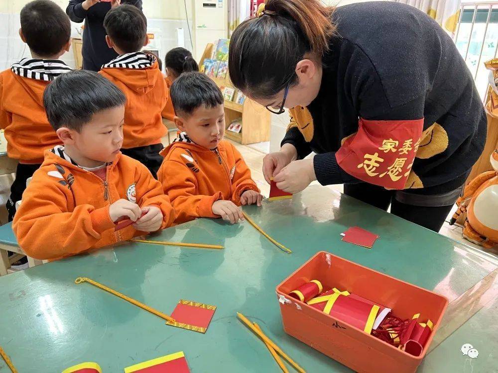 活动|“同”心迎新年 童趣庆元旦——丝雨幼儿园迎新年 迎元旦联欢活动