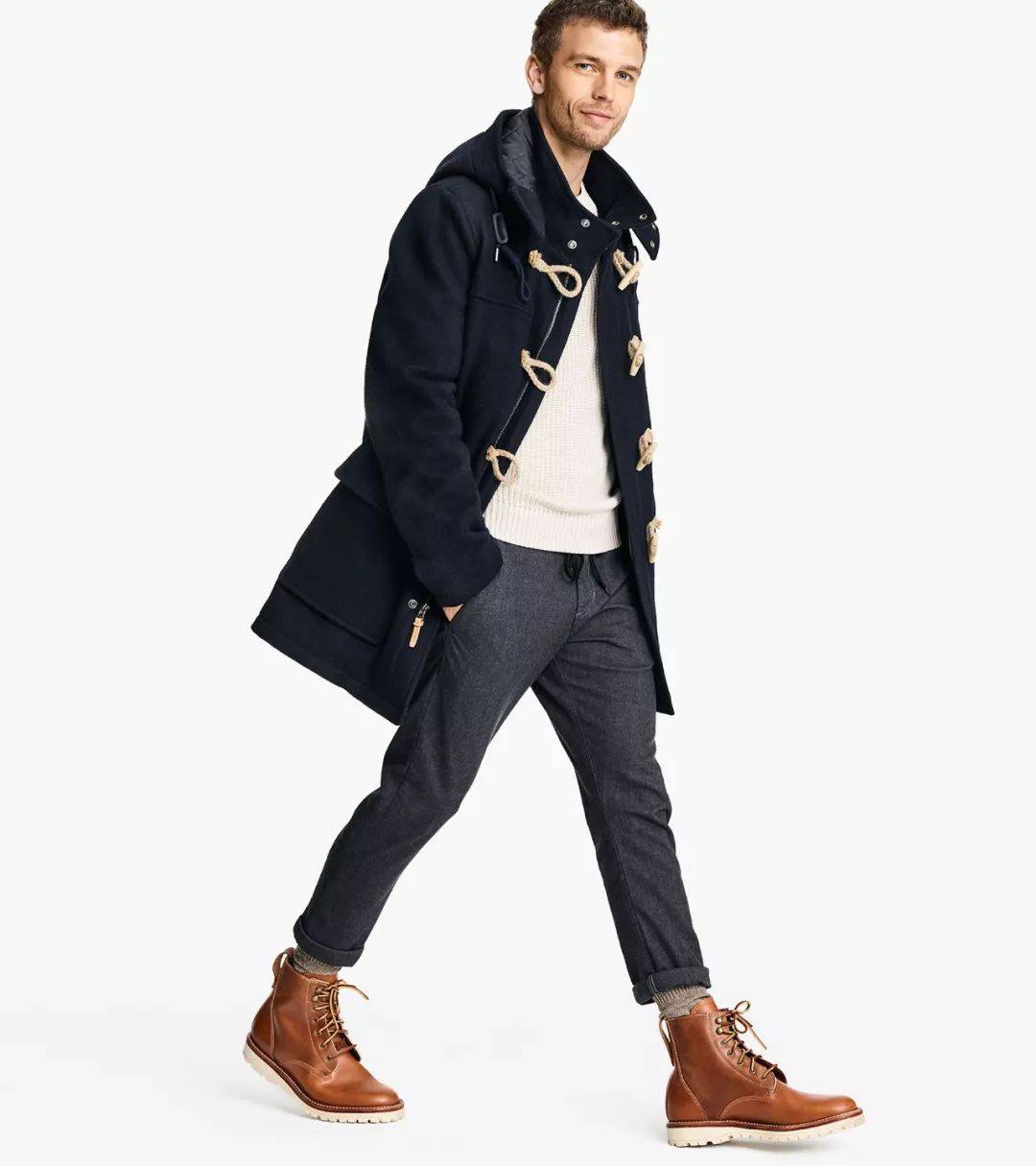 面料 男人衣橱里必备的一件大衣，而你偏偏选择了牛角扣大衣