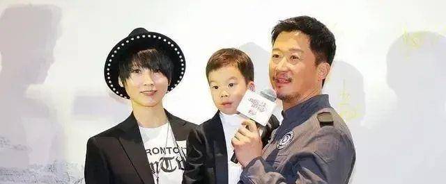 因为|吴京参加节目，导演组翻出3个安全套，谢楠脸红：你带这个干嘛啦