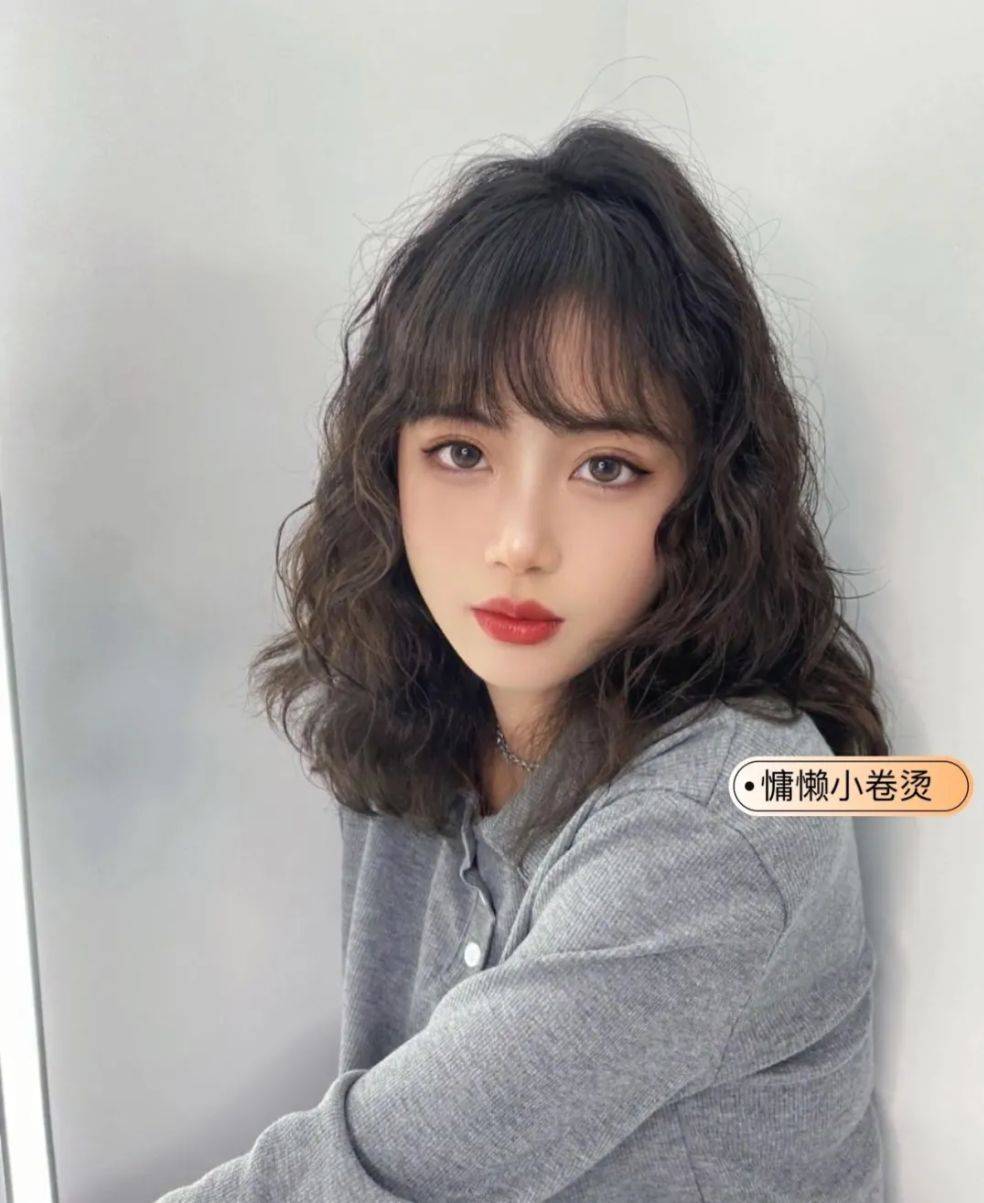 发型春节发型怎么选?都是卷烫发别错过,很洋气