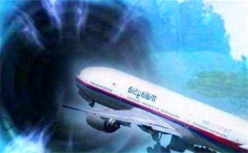 914航班事件：失踪35年的飞机重现机场，乘客容颜未变，真有穿越