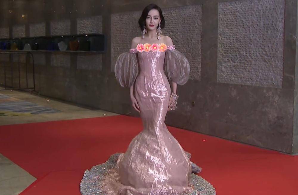 超越 红毯礼服贵的就好？梅婷、热巴高定翻车，杨超越却凭百元裙子惊艳