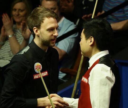 選手|丁俊暉3-1擊敗特魯姆普奪冠，趙心童3-2小組稱(chēng)雄，或復(fù)制小丁奪冠一幕