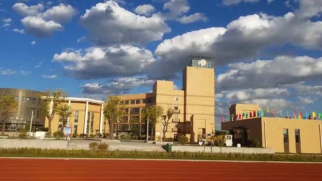 忻州一中北校区举办第五届"云水杯"摄影大赛