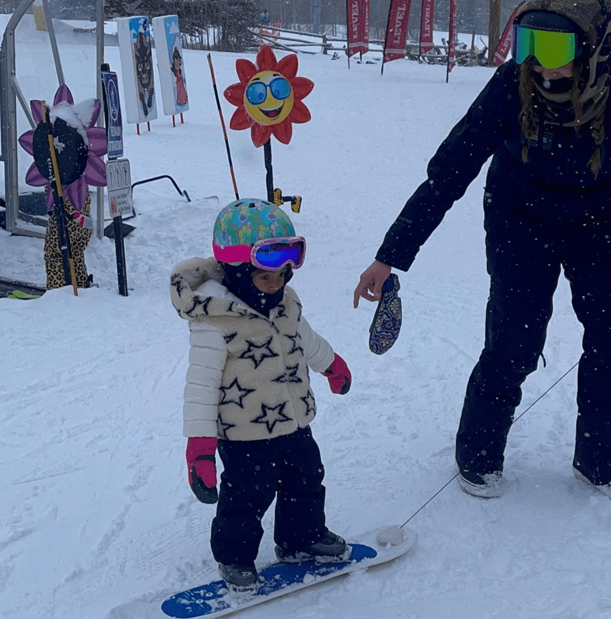 瓦妮莎|瓦妮莎晒全家滑雪照：故地重游，一番话让人泪目，女儿天赋惊人！