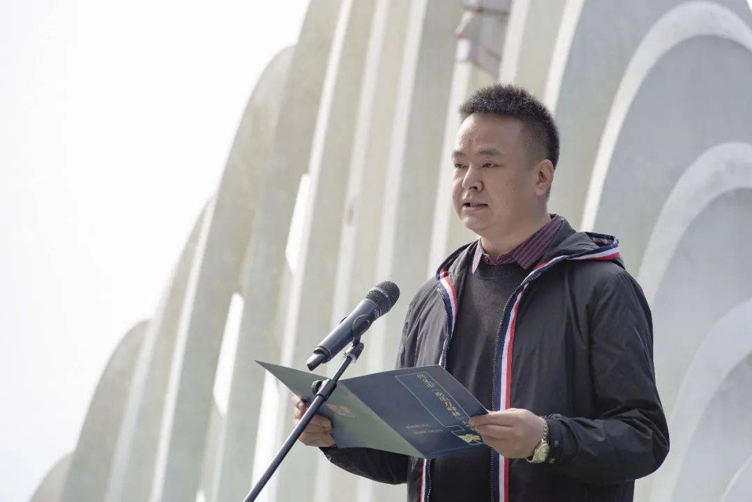 2022年1月4日上午,欢乐万峰林演艺项目开工仪式在兴义市万峰林国际