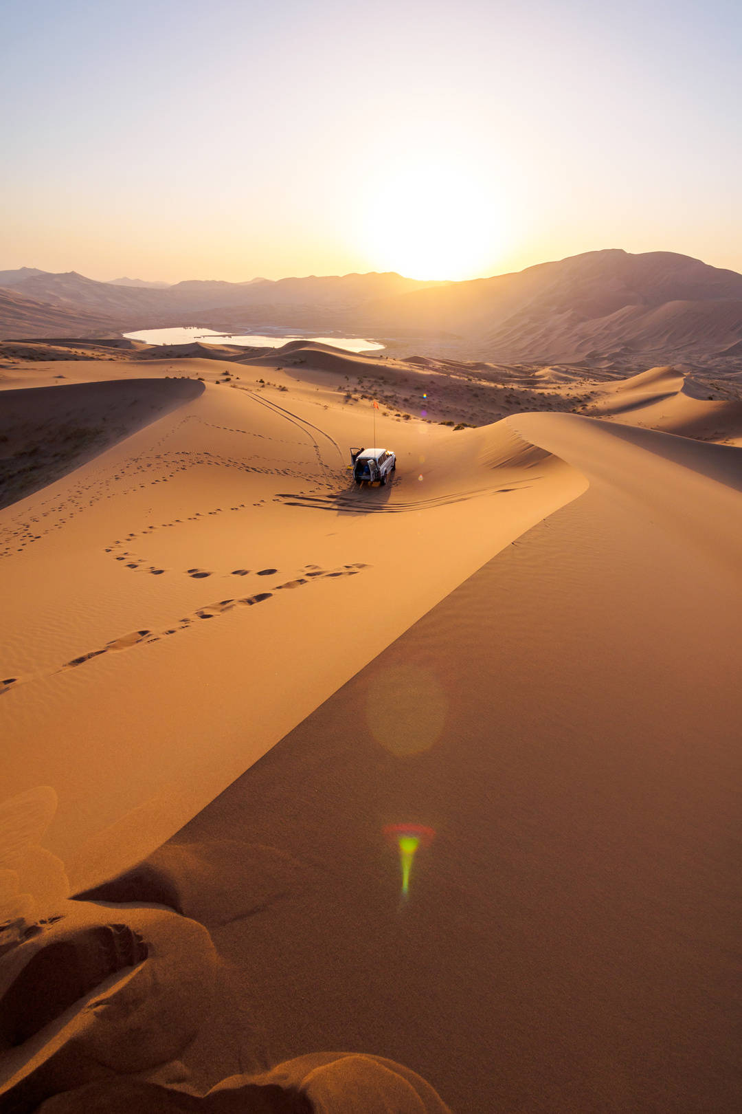 原创中国最美沙漠就在内蒙藏有媲美珠穆朗玛的高峰却低调鲜少有人知