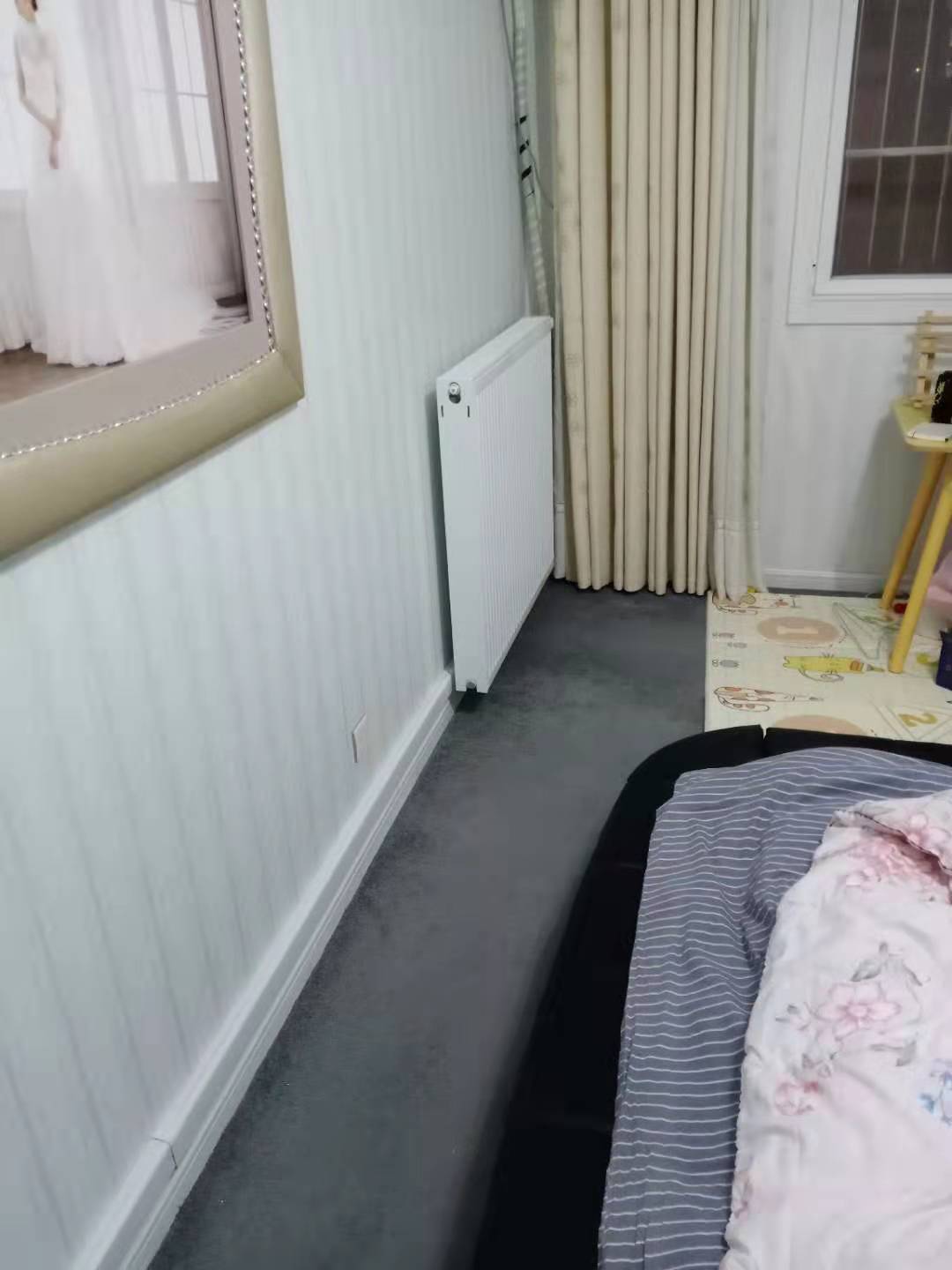 明装暖气只要打开锅炉加热,就等于开启暖气加热,使用上非常方便,并且