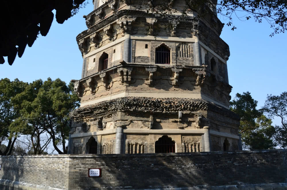江苏一座被忽略的斜塔，有千年发展历史，曾在塔内发现大量文物