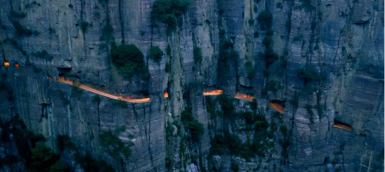 天津资讯- 原创 盘州一惊险公路，似腰带挂在山腰上，宽度不足三米老司机都不敢开
