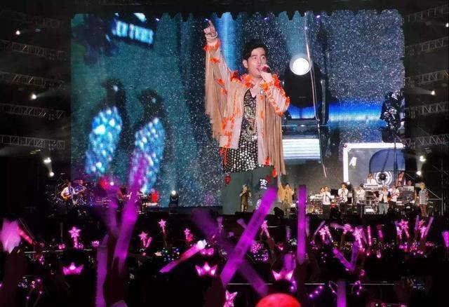 怎么搜明星演唱会 9941b3cca00b438191725c9864cf69d0.jpeg