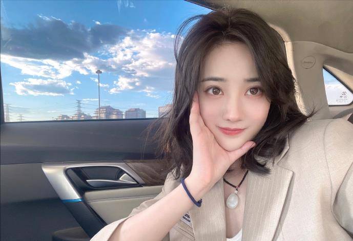 发型丝芭是不是开了“鞠学”课?各个妆容和神态都太像小鞠了