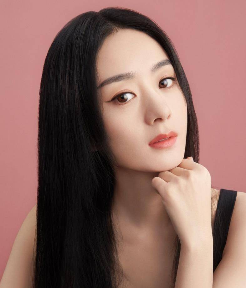中分脸上有3个特点的女生，请放弃中分！侧分卷发更适合你