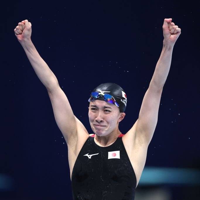 从7年半前开始跟随平井伯昌教练训练,从一个默默无闻的游泳运动员成长