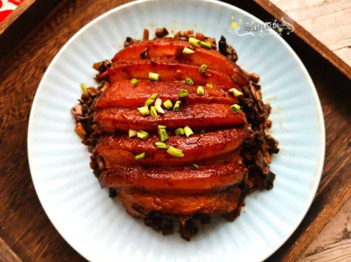 美食|梅菜扣肉做不好?大厨:牢记这几个小技巧,菜品肥而不腻瘦肉不柴