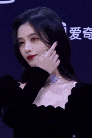 发型丝芭是不是开了“鞠学”课？各个妆容和神态都太像小鞠了