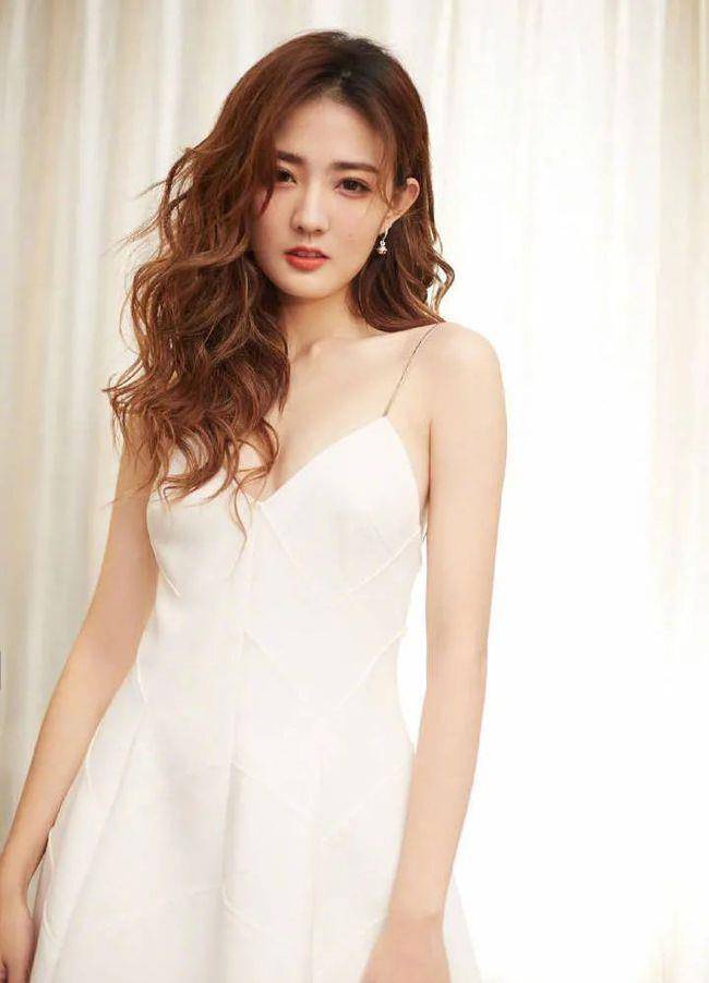 宋轶这3位女明星，应该是很用力在变美吧
