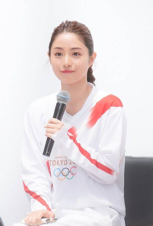 女神宅男女神石原里美，五官没有一个突出，组合在一起却堪称完美